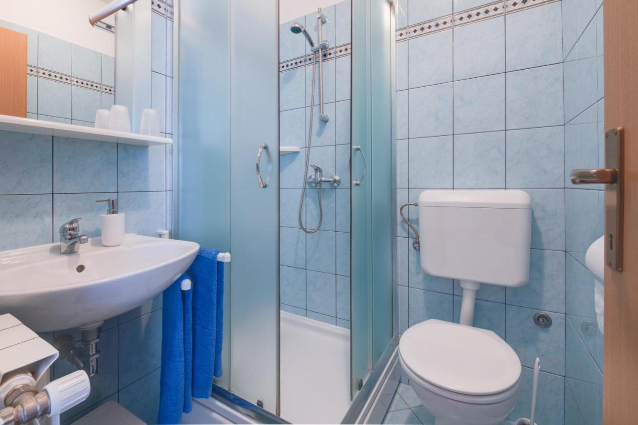 Villa Livia With Three Nice Apartments, Swimming Pool, Childrens Playground, Barbecue And Free Parking Ližnjan 외부 사진