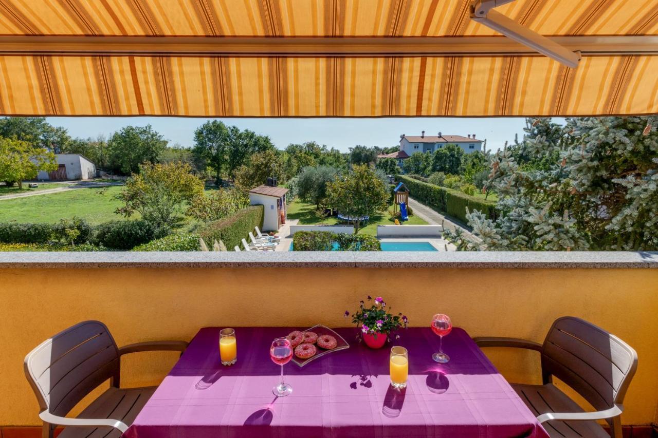 Villa Livia With Three Nice Apartments, Swimming Pool, Childrens Playground, Barbecue And Free Parking Ližnjan 외부 사진
