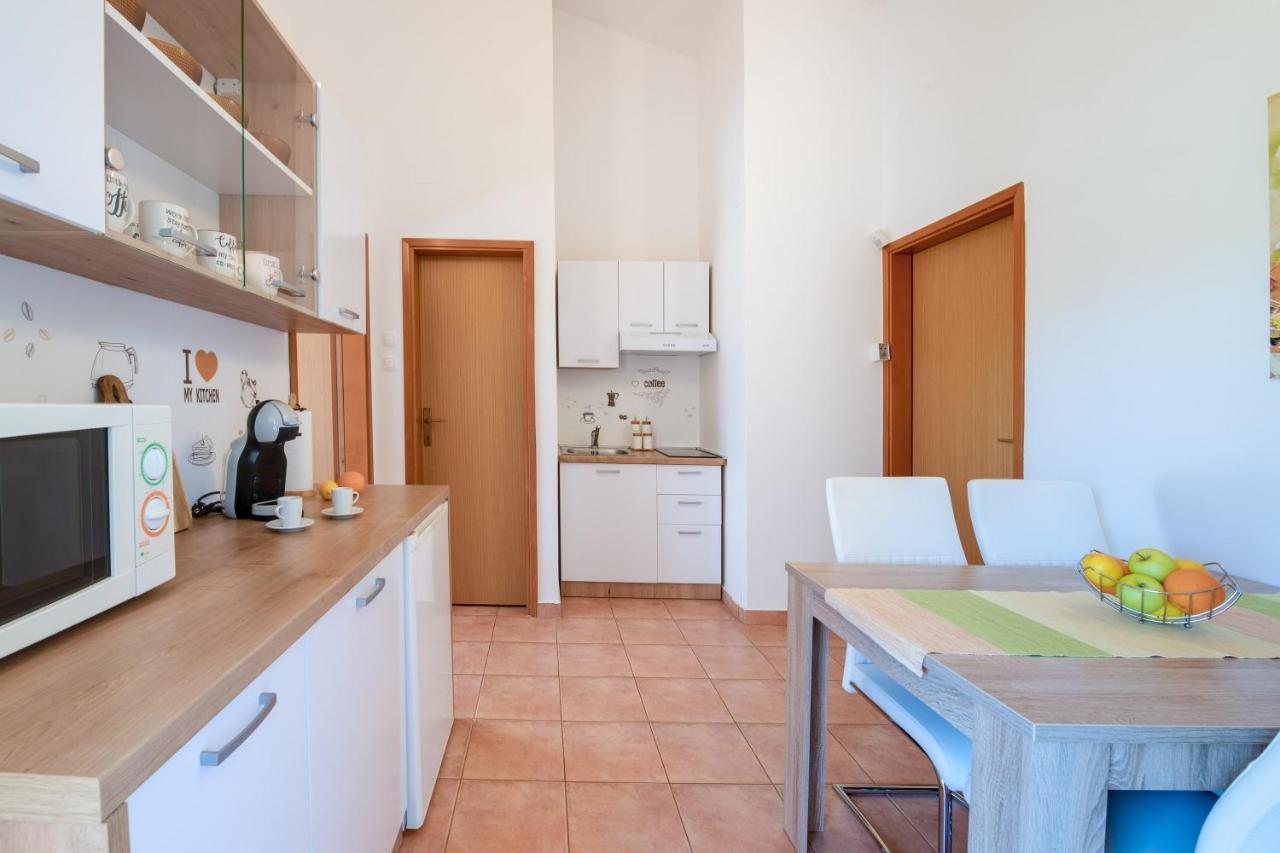Villa Livia With Three Nice Apartments, Swimming Pool, Childrens Playground, Barbecue And Free Parking Ližnjan 외부 사진