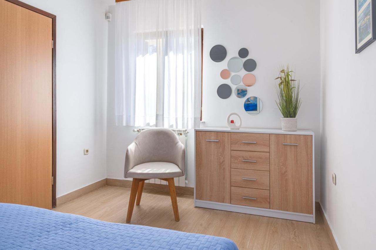 Villa Livia With Three Nice Apartments, Swimming Pool, Childrens Playground, Barbecue And Free Parking Ližnjan 외부 사진