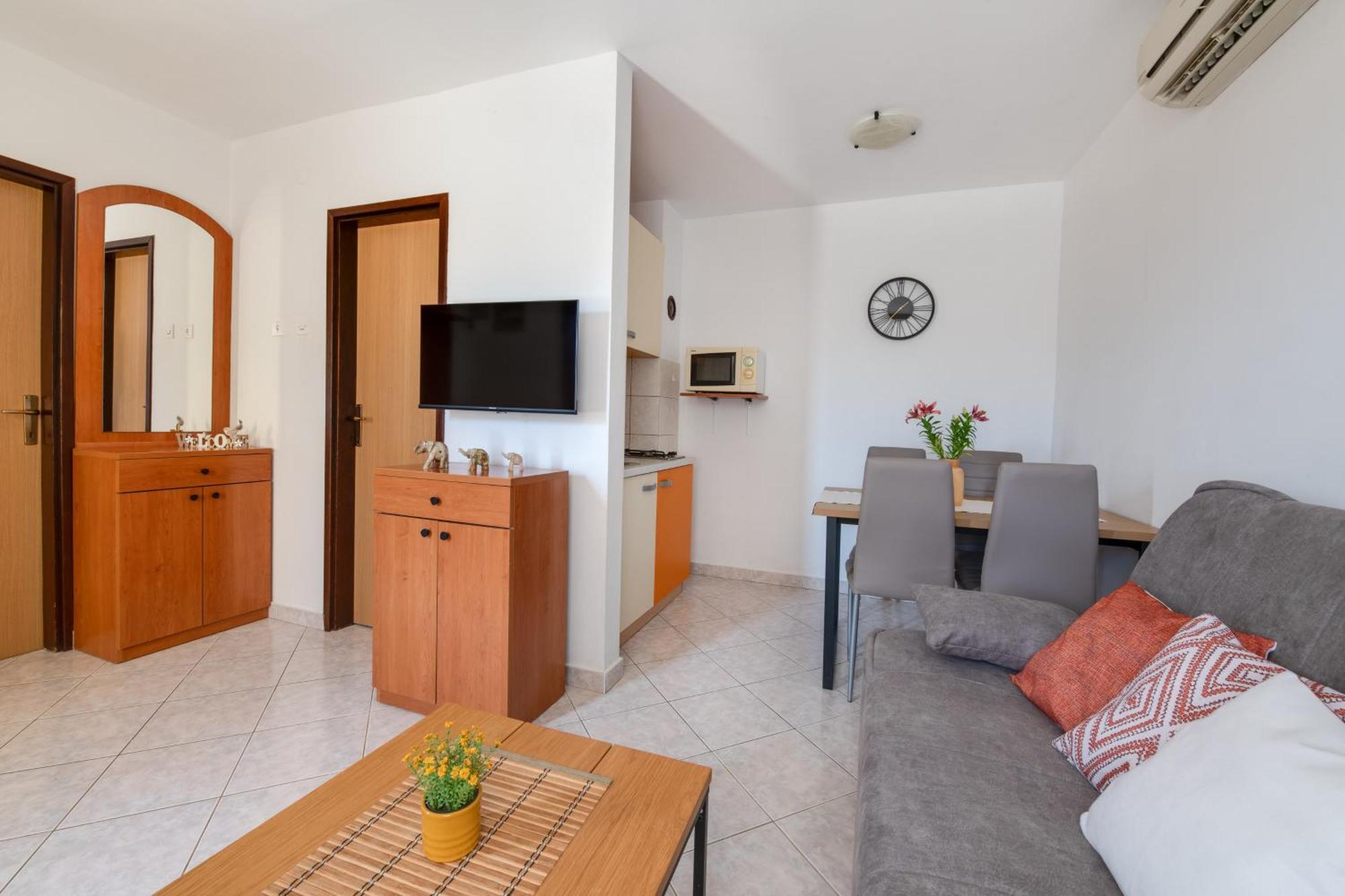 Villa Livia With Three Nice Apartments, Swimming Pool, Childrens Playground, Barbecue And Free Parking Ližnjan 외부 사진
