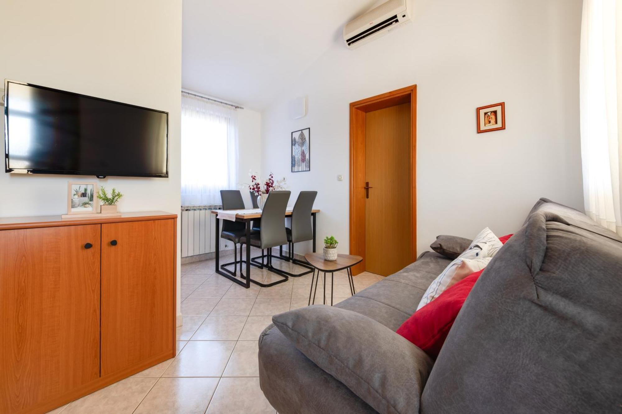Villa Livia With Three Nice Apartments, Swimming Pool, Childrens Playground, Barbecue And Free Parking Ližnjan 외부 사진
