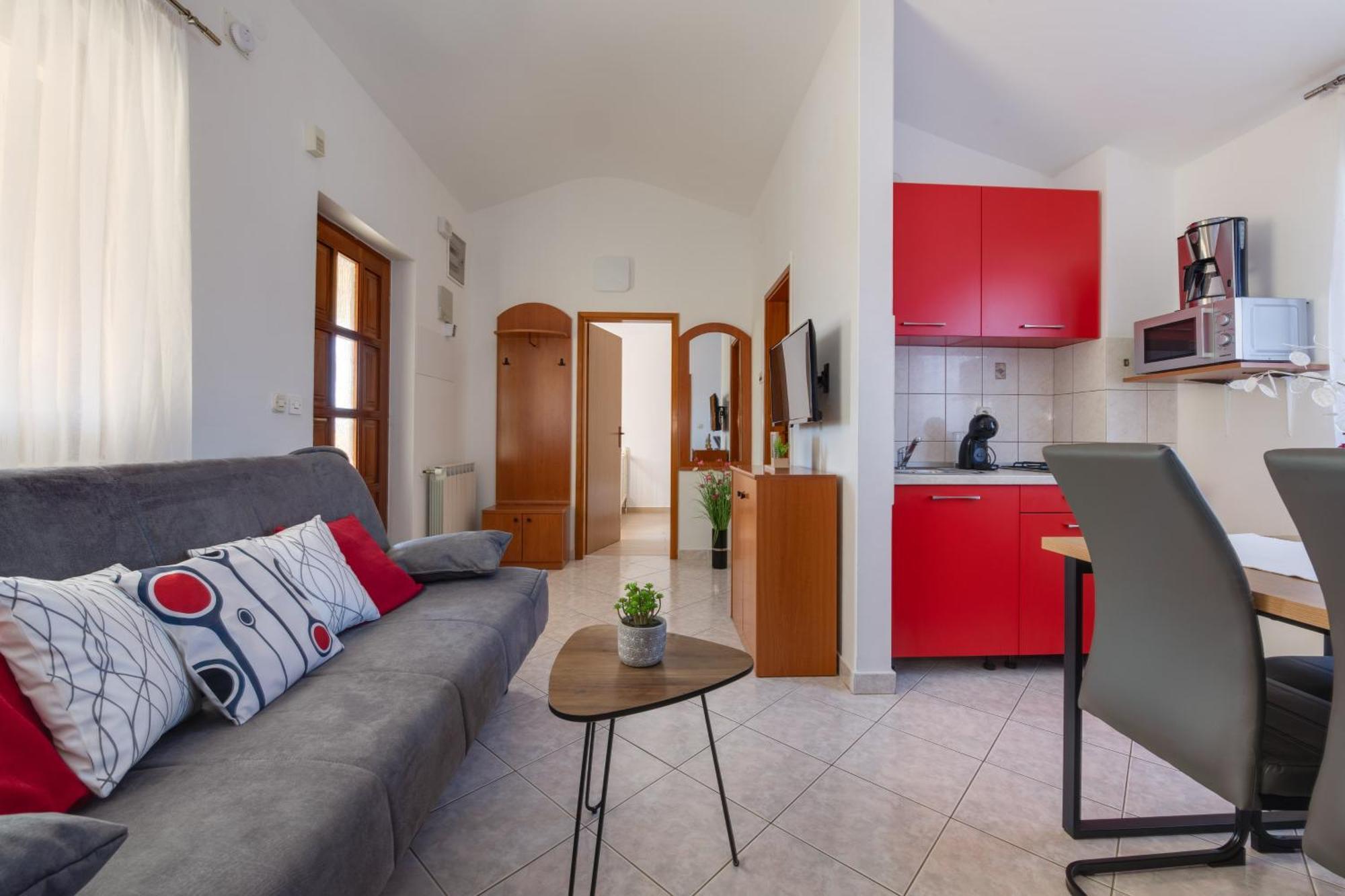 Villa Livia With Three Nice Apartments, Swimming Pool, Childrens Playground, Barbecue And Free Parking Ližnjan 외부 사진