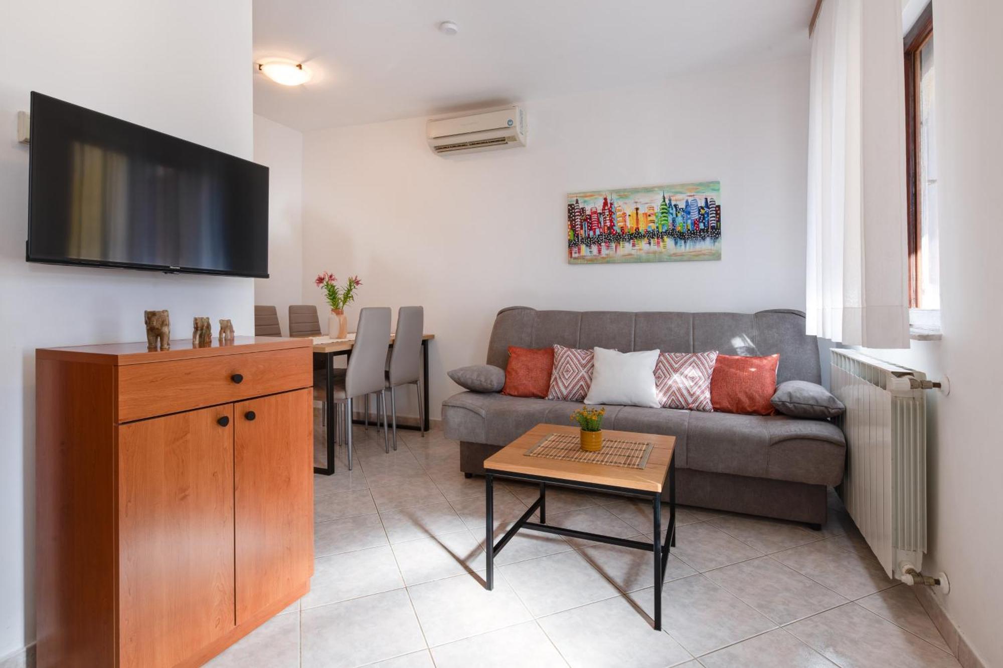 Villa Livia With Three Nice Apartments, Swimming Pool, Childrens Playground, Barbecue And Free Parking Ližnjan 외부 사진
