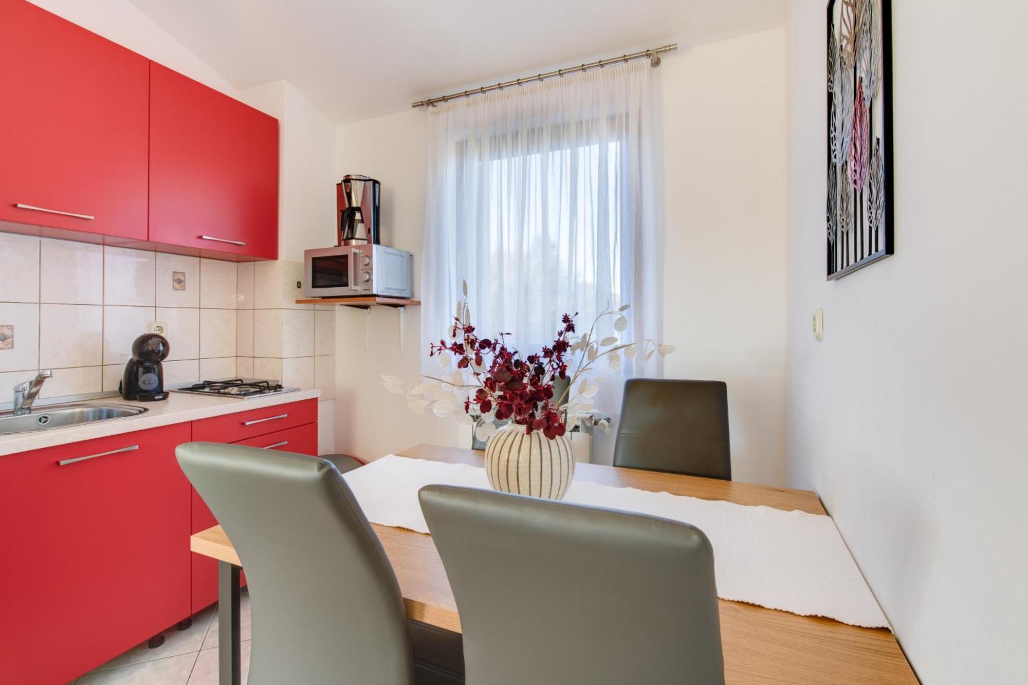 Villa Livia With Three Nice Apartments, Swimming Pool, Childrens Playground, Barbecue And Free Parking Ližnjan 외부 사진