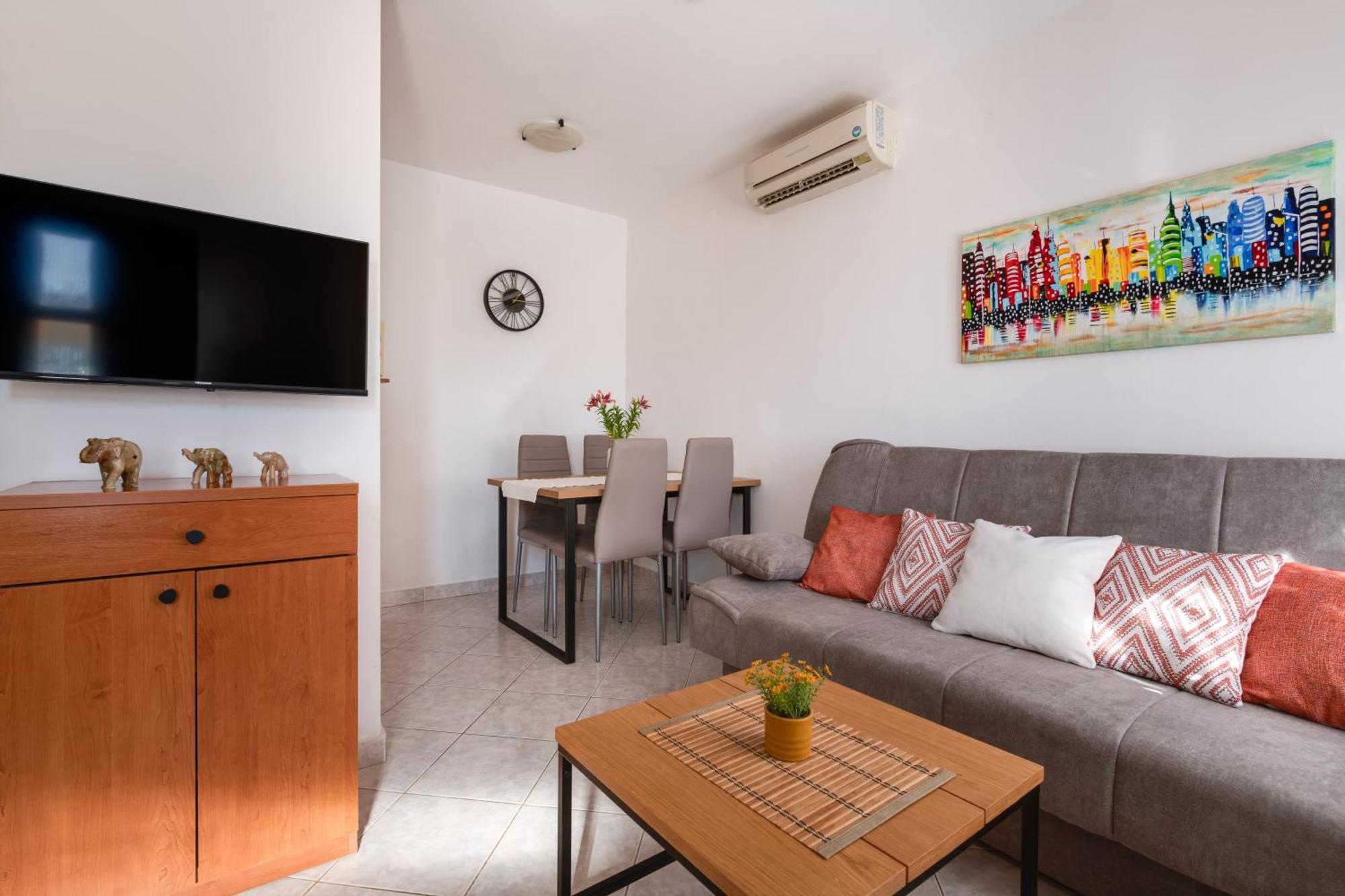 Villa Livia With Three Nice Apartments, Swimming Pool, Childrens Playground, Barbecue And Free Parking Ližnjan 외부 사진