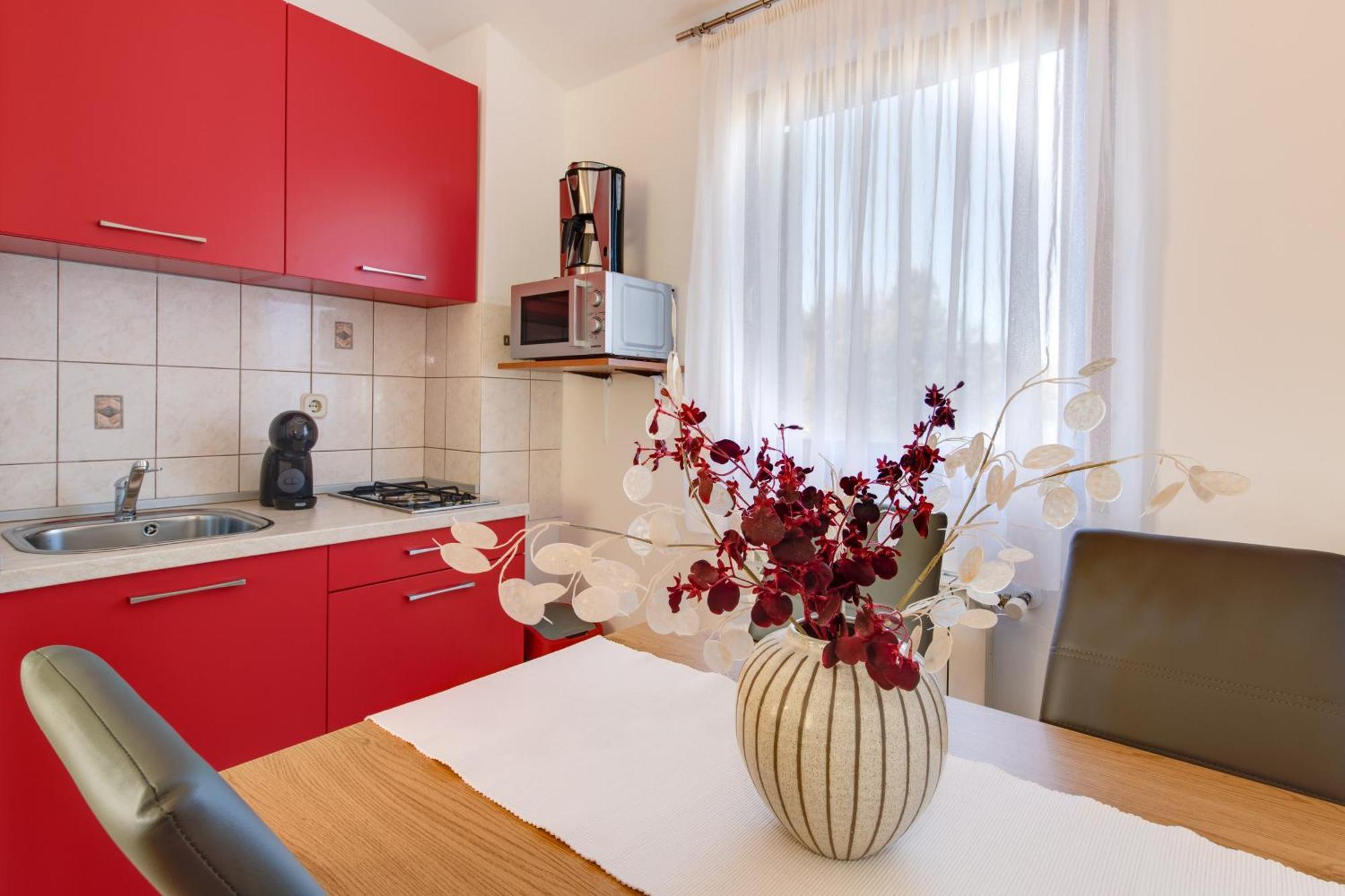 Villa Livia With Three Nice Apartments, Swimming Pool, Childrens Playground, Barbecue And Free Parking Ližnjan 외부 사진